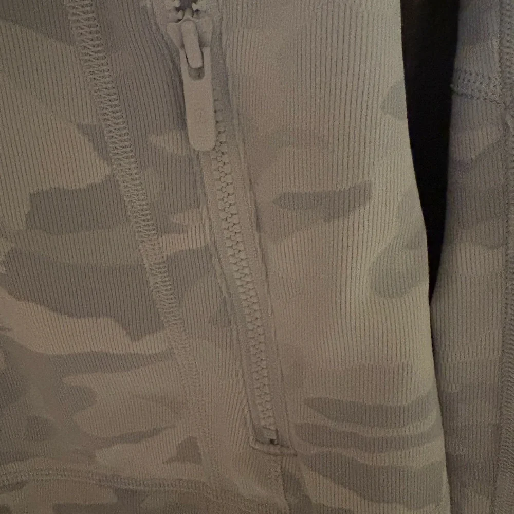 Lululemon Define jacket in Light Gray and white Camo pattern. - Picture 5 of 16